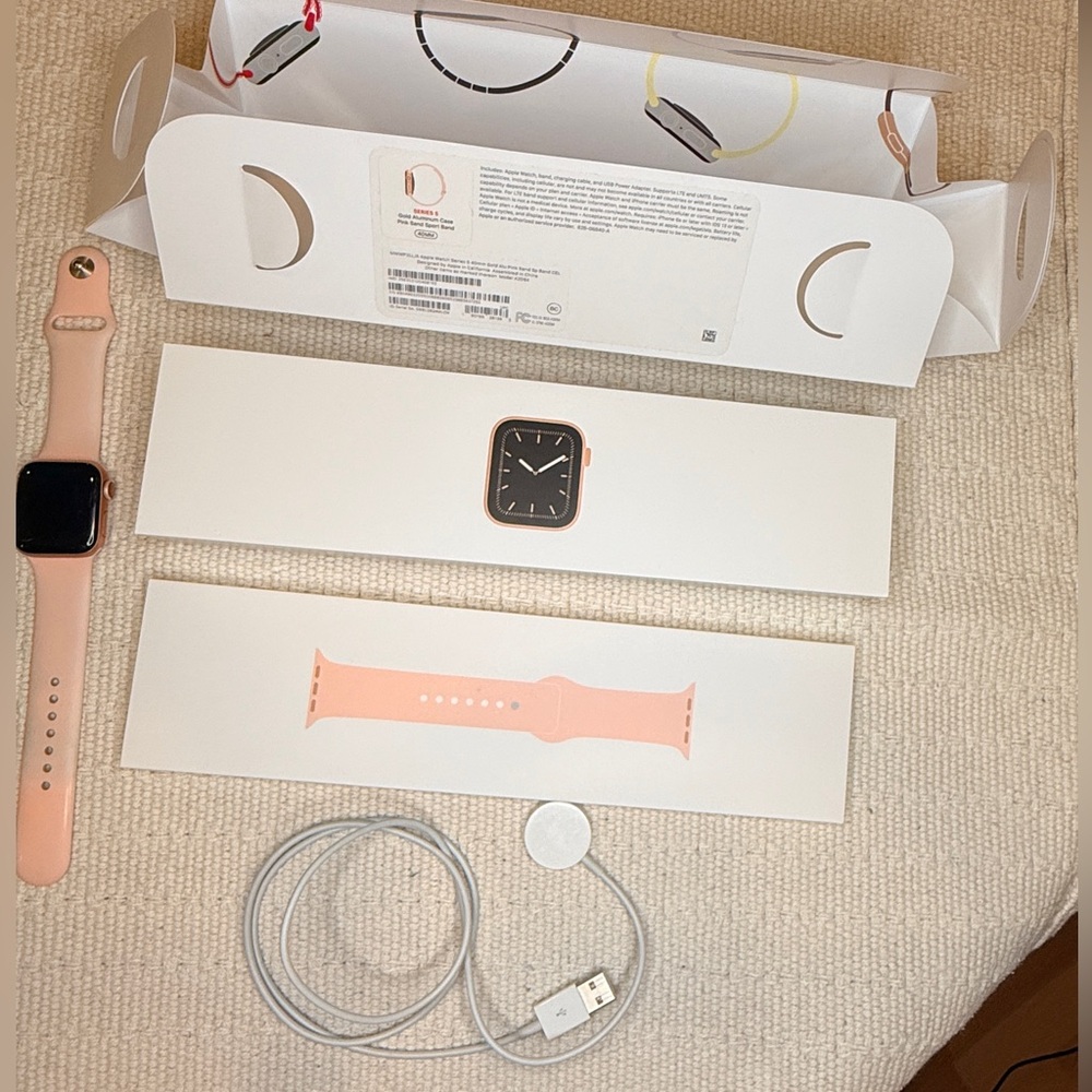 Apple Watch Series 5 in Rose Gold with Pink Sand Band GPS and Cellular